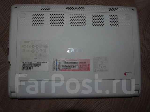 Acer Aspire One D270. 10.1", 1,6����, ��� 2048 ��, ���� 284���, WiFi: 1, Bluetooth: 1 ����