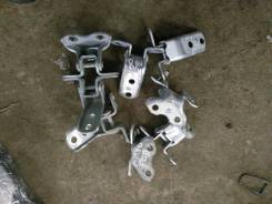Крепление боковой двери. Toyota: Sai, Vios, Reiz, Picnic Verso, IS300, Soluna Vios, WiLL Vi, Land Cruiser Prado, Voltz, Vitz, Fortuner, Corolla Spacio...