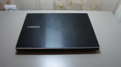 Samsung 300V4A. 14", 2,1����, ��� 3072 ��, ���� 200���, WiFi, Bluetooth, ����������� �� 1��.
