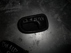 Ручка двери внутренняя. Mazda Familia, BHALP Двигатель Z5DE