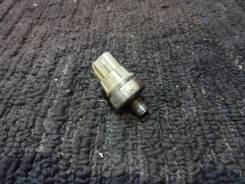 Датчик давления масла. Toyota: Corolla, Tercel, Corsa, Cynos, Raum, Corolla II, Caldina, Paseo, Sprinter, Starlet Двигатели: 4EFE, 5EFE