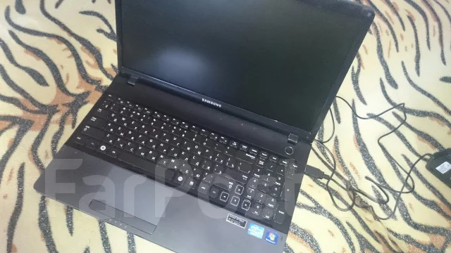 Samsung 300E5C. 2,5����, ��� 6 ��, ���� 500���, WiFi: 1, Bluetooth: 1, ����������� �� 3��. ����