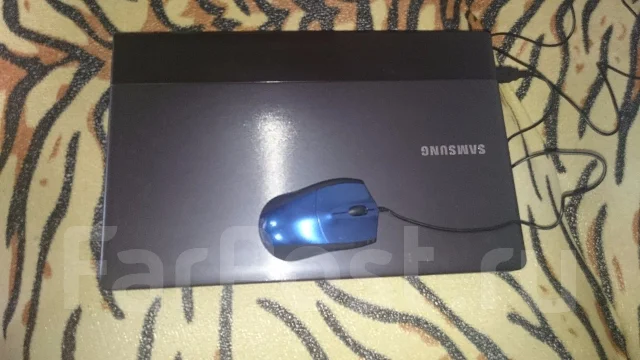 Samsung 300E5C. 2,5����, ��� 6 ��, ���� 500���, WiFi: 1, Bluetooth: 1, ����������� �� 3��. ����