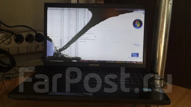 Samsung 300V5A. 2,5����, ��� 4 ��, ���� 500���, WiFi: 1, Bluetooth: 1 ����