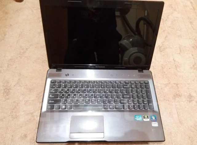 Lenovo IdeaPad Z570. 2,4����, ��� 4 ��, ���� 500���, WiFi: 1, Bluetooth: 1, ����������� �� 3��. ����