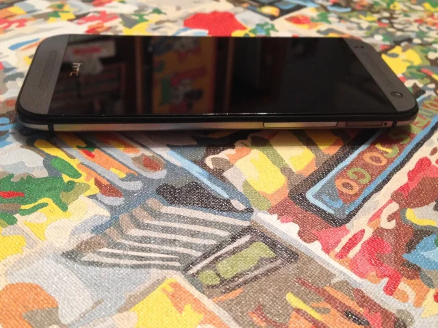 HTC One mini 2 ����
