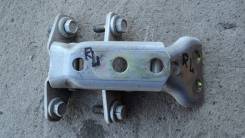 Крепление боковой двери. Mitsubishi: Chariot Grandis, Pajero iO, Pajero Pinin, Pajero, Colt, RVR, Grandis