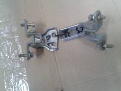 Крепление боковой двери. Mitsubishi: Airtrek, Toppo BJ Wide, eK-Series, Lancer Cedia, Dion, Minicab, Minica, TownBox, Pajero Mini, Dingo, TownBox Wide...