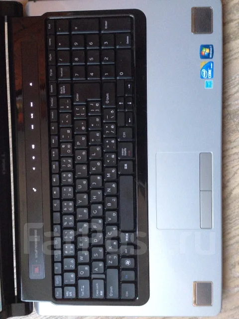 Dell Studio 1749. 2,3����, ��� 8 ��, ���� 500���, WiFi: 1, ����������� �� 2��. ����