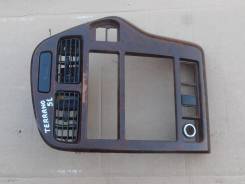 Панель салона. Nissan Terrano