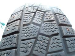 Kumho I'Zen Stud KW11. Зимние, шипованные, износ: 10%, 2 шт