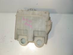 Бачок стеклоомывателя. Toyota Wish, ANE11, ZNE10, ANE10, ZNE14, ZNE10G Toyota Isis, ANM10, ANM15, ZGM10, ZGM11, ZNM10, ZGM15 Двигатели: 1ZZFE, 1AZFE...