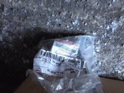 Крепление боковой двери. Suzuki Grand Vitara Suzuki Escudo, TD94W, TD54W, TA74W Suzuki SX4
