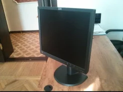 IBM ThinkVision 9419-HB7. 19" ����