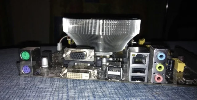 AMD Athlon X4 ����