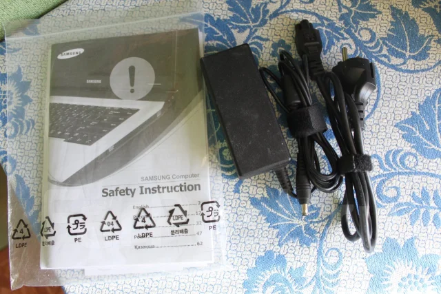 Samsung R425. 14", 2 200����, ��� 2048 ��, ���� 160���, WiFi: 1, Bluetooth: 1, ����������� �� 1��. ����