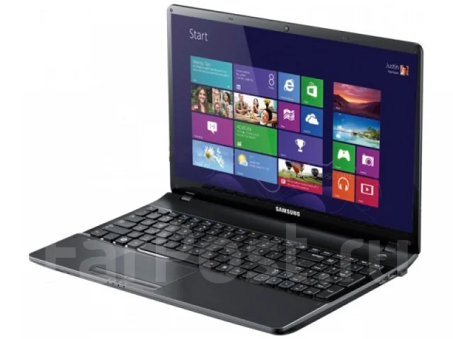 Samsung 300E5C. 15.6", 2,4����, ��� 4 ��, ���� 500���, WiFi: 1, Bluetooth: 1, ����������� �� 6��. ����