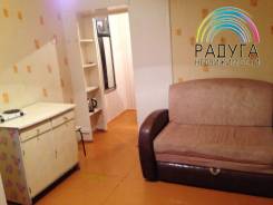 Гостинка, улица Надибаидзе 34. Чуркин, агентство, 18 кв. м. Комната