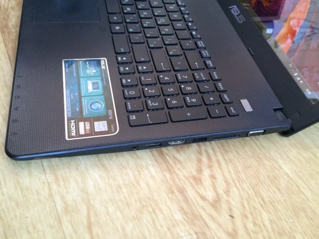 Asus X501U. 15.6", 1����, ��� 2048 ��, ���� 320���, WiFi: 1, Bluetooth: 1, ����������� �� 3��. ����