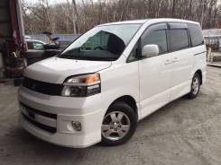 Toyota Voxy. AZR60