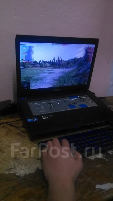 Asus ROG G73Jw. 17.3", 1,7����, ��� 8 ��, ���� 150���, WiFi: 1, Bluetooth: 1, ����������� �� 2��. ����