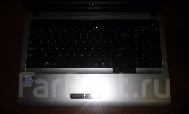 Samsung RV508. 2,3����, ��� 3072 ��, ���� 300���, WiFi: 1, Bluetooth: 1, ����������� �� 2��. ����