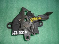 Замок капота. Toyota Corolla Spacio, NZE121, NZE121N Двигатель 1NZFE