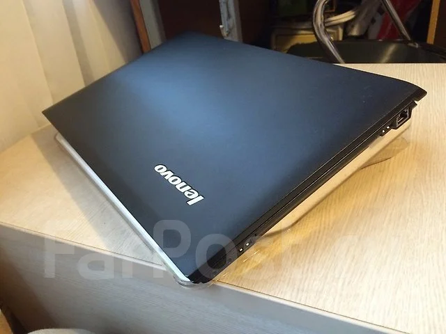 Lenovo B570. 15.6", 1,5����, ��� 2048 ��, ���� 320���, WiFi: 1, Bluetooth: 1, ����������� �� 4��. ����