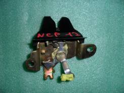 Замок багажника. Toyota Yaris, NCP11, NCP12 Toyota Platz, NCP12, NCP16, SCP11 Toyota Echo, NCP11, NCP12 Двигатели: 1NZFE, 2NZFE, 1SZFE