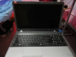 Samsung 355V5C. 2,3����, ��� 8 ��, ���� 700���, WiFi, Bluetooth, ����������� �� 10��. ����