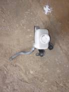 Бачок для тормозной жидкости. Toyota Wish, ANE11, ZNE10, ANE10, ZNE14 Toyota Isis, ANM10, ANM15, ZGM10, ZGM11, ZNM10, ZGM15 Двигатели: 1ZZFE, 1AZFE, 1...