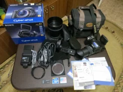 Sony Cyber-shot DSC-R1. 10 - 14.9 ��, ���: 5� ����