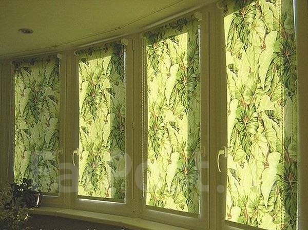 Советы по выбору рулонных штор на балкон