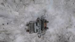 Крепление боковой двери. Toyota Wish, ZNE10, ZNE10G Двигатель 1ZZFE