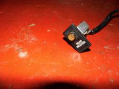 Кнопка дополнительного отопителя. Toyota Hiace, YH56V, LH60B, YH53V, LH61B, LH50V, LH51V, YH60B, YH51V, YH61B, YH50V, YH63B, YH53, YH63, YH61, LH71B...