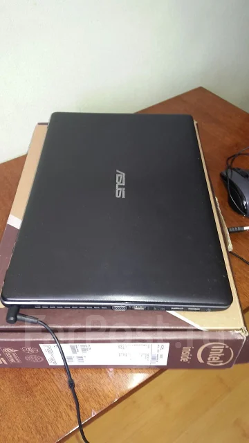 Asus X. 15", 1,8����, ��� 4 ��, ���� 500���, WiFi: 1, Bluetooth: 1, ����������� �� 8��. ����