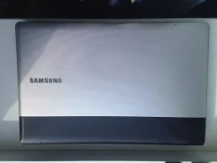 Samsung 300E5A-S05. 15.6", 2,4����, ��� 4 ��, ���� 500���, WiFi, Bluetooth ����