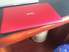Asus X200MA. 12", 2,2����, ��� 4 ��, ���� 400���, WiFi, Bluetooth, ����������� �� 6��. ����