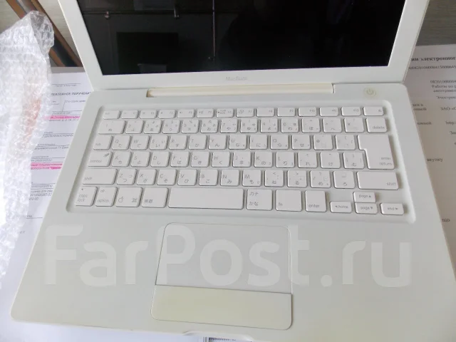 Apple MacBook 13. 13.3", 2,4����, ��� 2048 ��, ���� 320���, WiFi: 1, Bluetooth: 1, ����������� �� 6��. ����