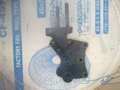 Кронштейн ролика. Mitsubishi: Eterna, Lancer, Lancer Cedia, Lancer Evolution, Outlander, Airtrek, Dion, Mirage, Galant, RVR, Chariot, Eclipse Двигател...