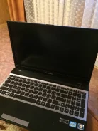 Samsung 300V5A-S1D. 15.6", 2,1����, ��� 3072 ��, ���� 1 000���, WiFi, Bluetooth, ����������� �� 2��. ����