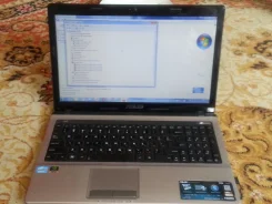Asus K53S. 15.6", 2,5����, ��� 4 ��, ���� 500���, WiFi, Bluetooth, ����������� �� 4��.