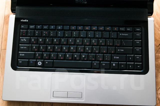 Dell Studio 1555. 15.6", 2����, ��� 3072 ��, ���� 250���, WiFi: 1, Bluetooth: 1, ����������� �� 1��. ����