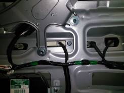 Кнопка открывания багажника. Toyota: Corolla Rumion, Previa, Voxy, Noah, RAV4, Spade, Land Cruiser, Blade, Vitz, Prius a, Ractis, Tarago, Wish, Highla...