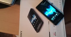 Sony Xperia sola. �/�