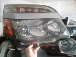 Фара. Toyota Voxy, AZR65G