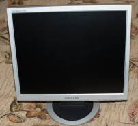 Samsung. 17" (43 см), технология LCD (ЖК)