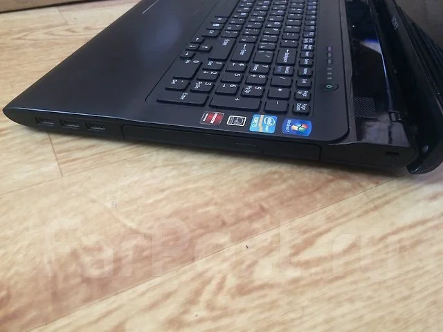 Sony VAIO SVE1511V1R. 15.6", 2 500����, ��� 4 ��, ���� 500���, WiFi: 1, Bluetooth: 1, ����������� �� 3��. ����