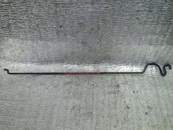 Упор капота. Nissan Liberty, RM12 Двигатель QR20DE