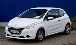 Peugeot 208 ����